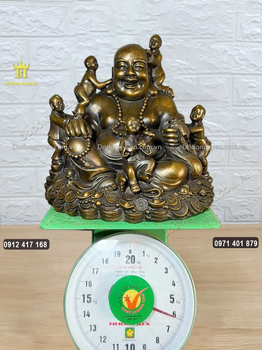 Bức tượng nặng khoảng 6.2kg